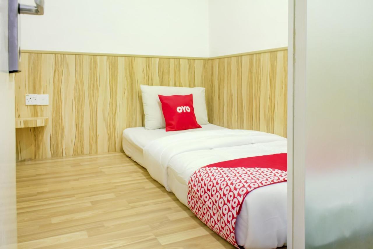 Oyo 90028 Ragula Hotel Johor Bahru Eksteriør billede